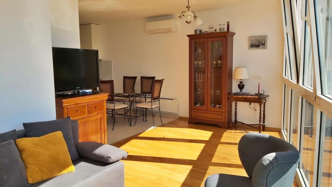 Apartment Lora Omiš Eksteriør billede