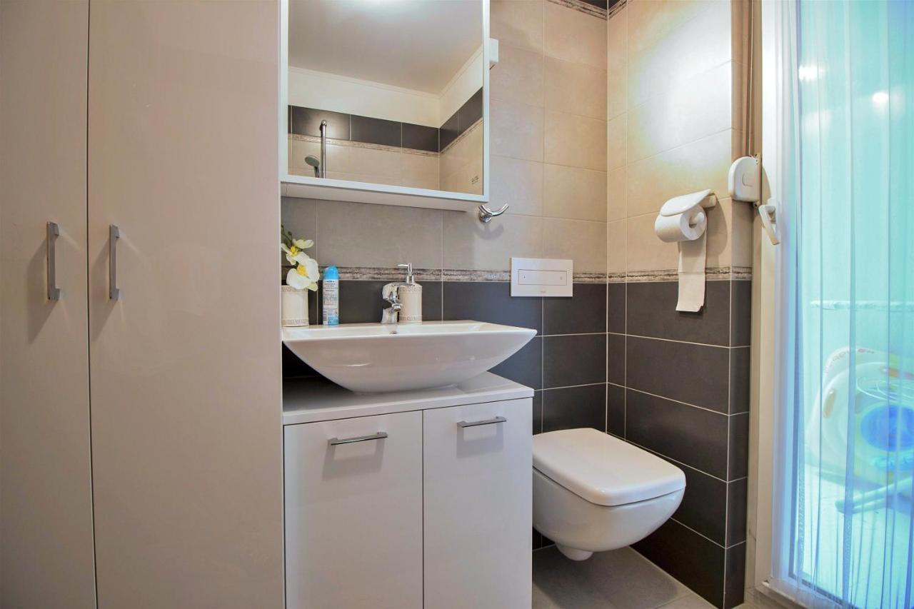 Apartment Lora Omiš Eksteriør billede